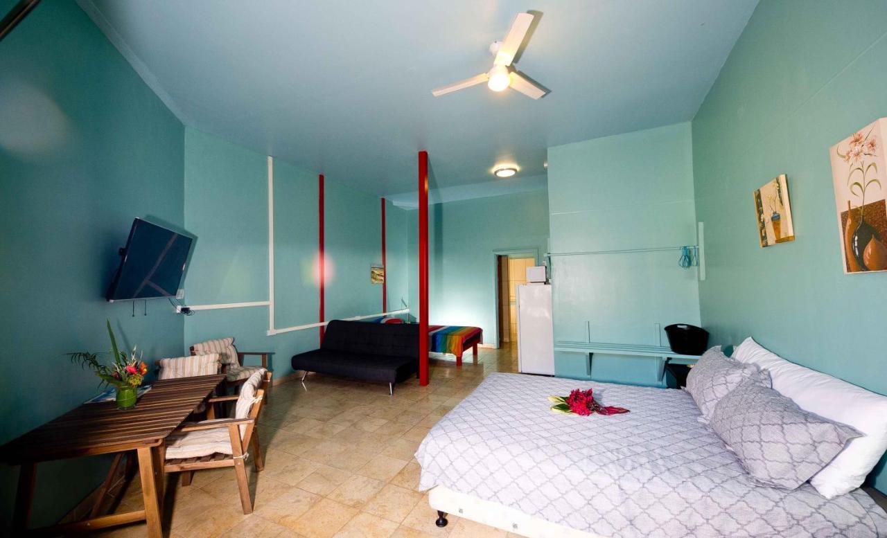 Retreat Seaside Hostel Port Vila Exterior photo